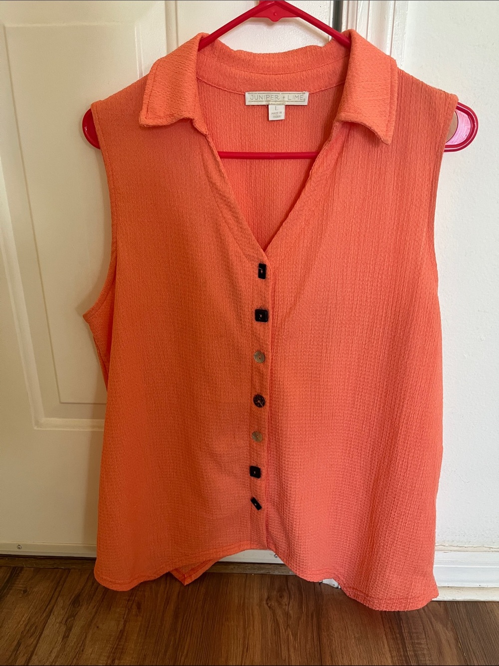 Juniper + Lime Sleeveless Coral Button-Front Blouse